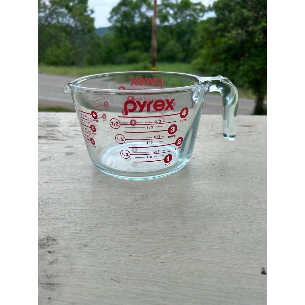 Vintage pyrex 32 oz/ 1 Qt / 4 cups Measuring Glass Batter Bowl USA